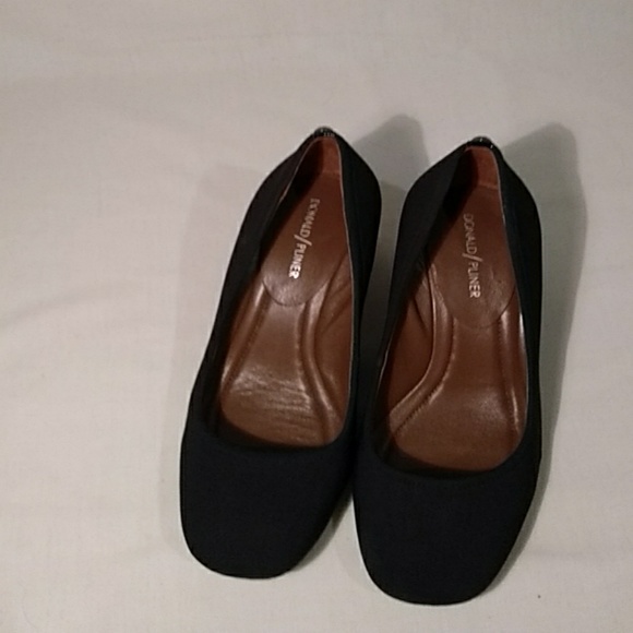 Donald/Pliner * Vero Cuoio Suede Pumps - Picture 2 of 5